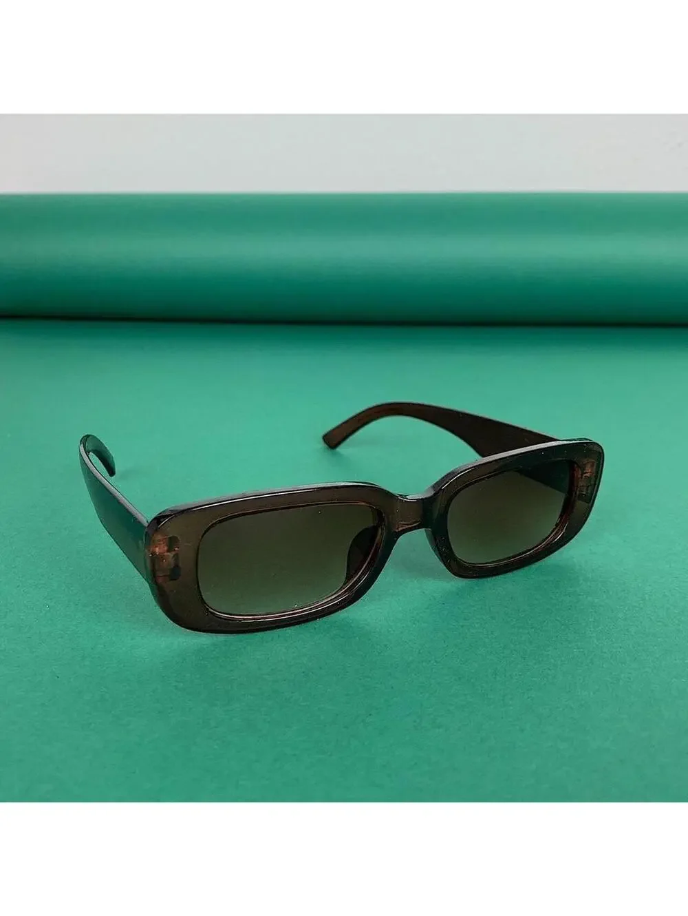 Vintage y2k style style brown sunglasses. UVA UVB protection